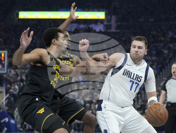 Mavericks Warriors Basketball