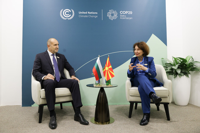 Президентът Румен Радев се срещна с президента на Северна Македония Гордана Силяновска в рамките на климатичната конференция на ООН в Баку