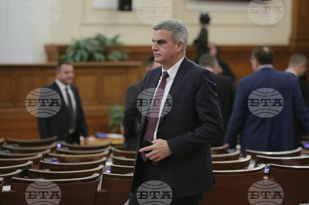 За пети пореден път отиваме на предсрочни парламентарни избори и това е показател за тоталния срив на политическата система у нас, каза Стефан Янев