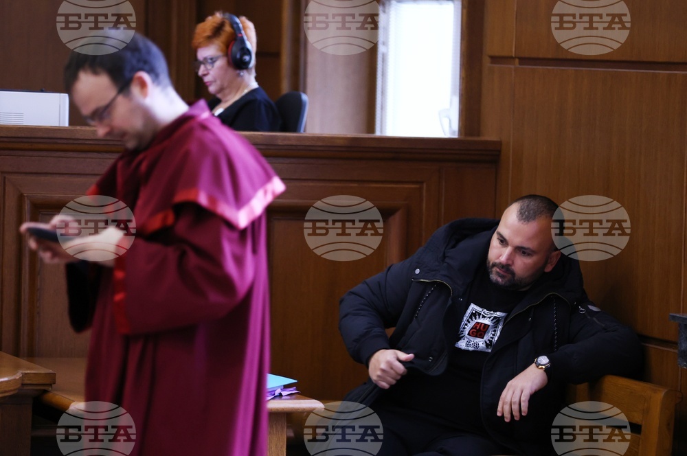 Болен съдебен заседател отложи делото срещу Димитър Любенов