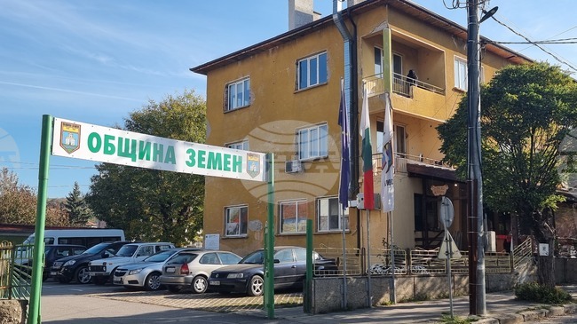 Община Земен обяви обществена поръчка за зимно поддържане и снегопочистване