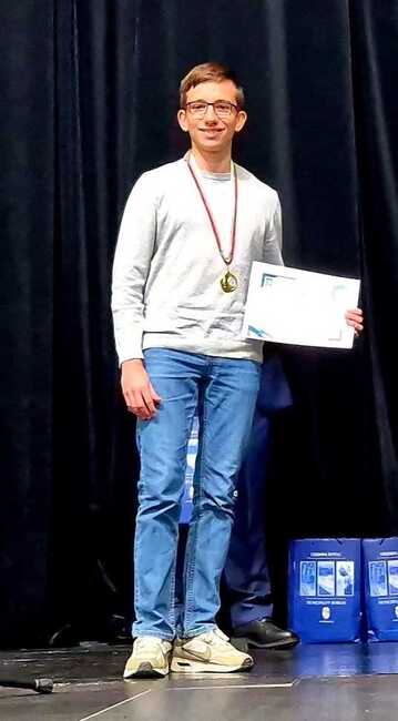 Община Сливен: Първо място за Раян Камаринчев в есенното национално състезание по физика