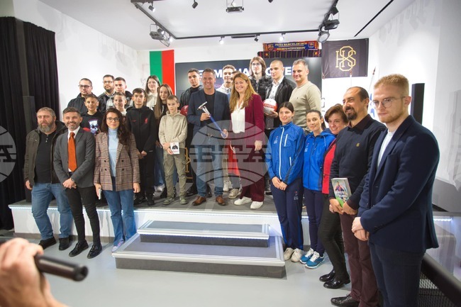 Христо Стоичков организира среща на деца от Асоциация "Докосни дъгата" с носителя на "Златната топка" Майкъл Оуен