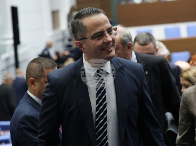 "Възраждане" е против бюджетен дефицит от три процента в тежката икономическа ситуация, която се намираме, каза Цончо Ганев