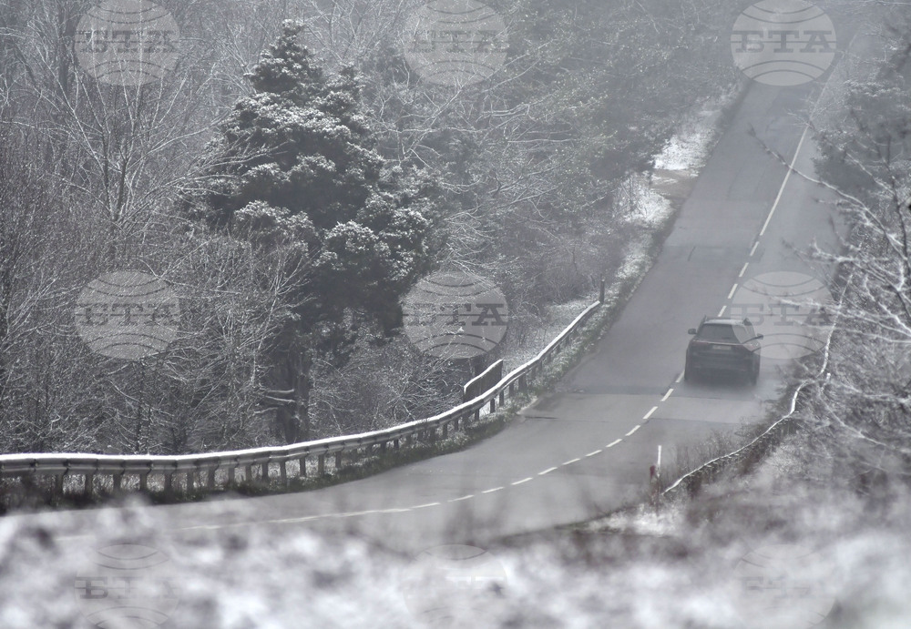 Село Голям Поровец - зима - първи сняг