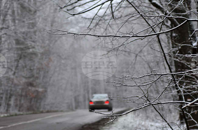 Движението в Прохода на Републиката е ограничено, а трафикът е насочен към прохода Шипка, съобщават от АПИ
