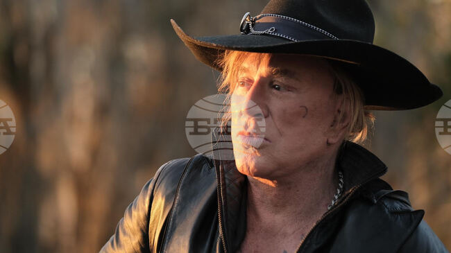 Актьорът Мики Рурк разкритикува онлайн кампанията за набиране на средства с цел подпомагането му