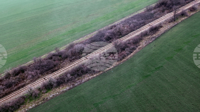 Възстановено е движението на влаковете в междугарието Дъбово – Радунци след вчерашния инцидент, съобщиха от НКЖИ