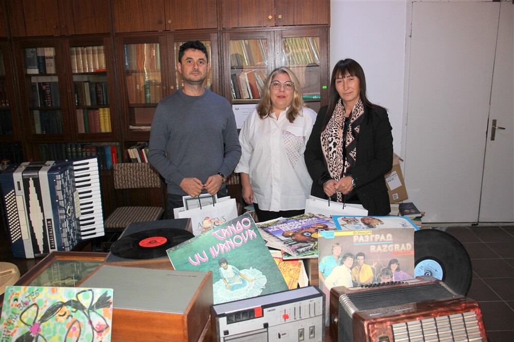 Ценители на стари вещи обогатиха фондовете на Регионалния исторически музей в Разград