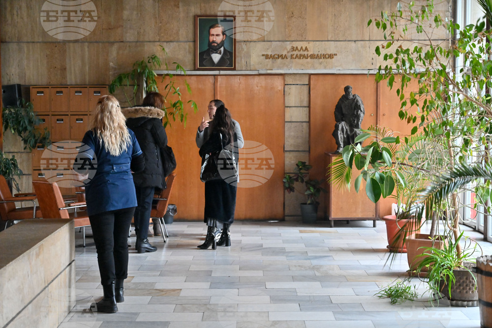 Инициативен комитет внесе подписка в Общинския съвет на Карлово за провеждане на местен референдум за завода за барут