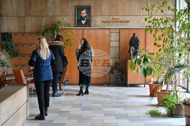 Инициативен комитет внесе подписка в Общинския съвет на Карлово за провеждане на местен референдум за завода за барут