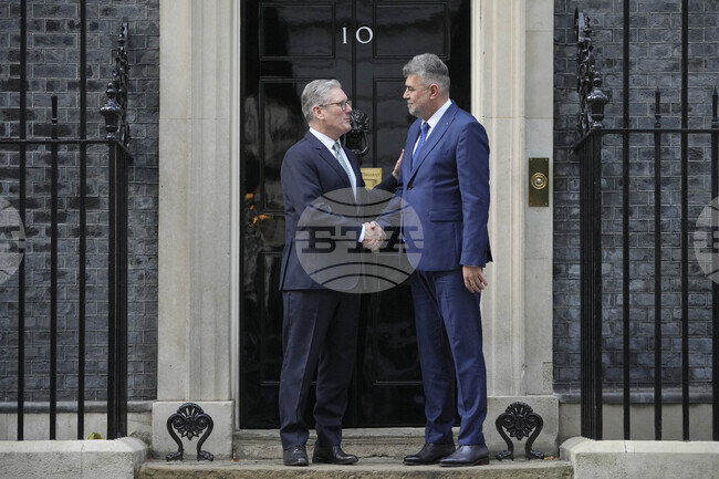 Румънският премиер Марчел Чолаку се срещна с британския си колега Киър Стармър на "Даунинг стрийт" 10
