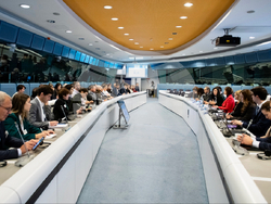 Снимка: Европейска комисия -  Българският еврокомисар Мария Габриел организира в Брюксел среща с представители на първите 44 проекта за създаването на Европейски иновационни екосистеми. 