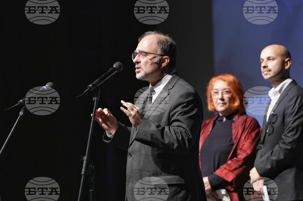 „Киномания“ е фестивал, който излиза много над киното, каза министърът на културата Найден Тодоров