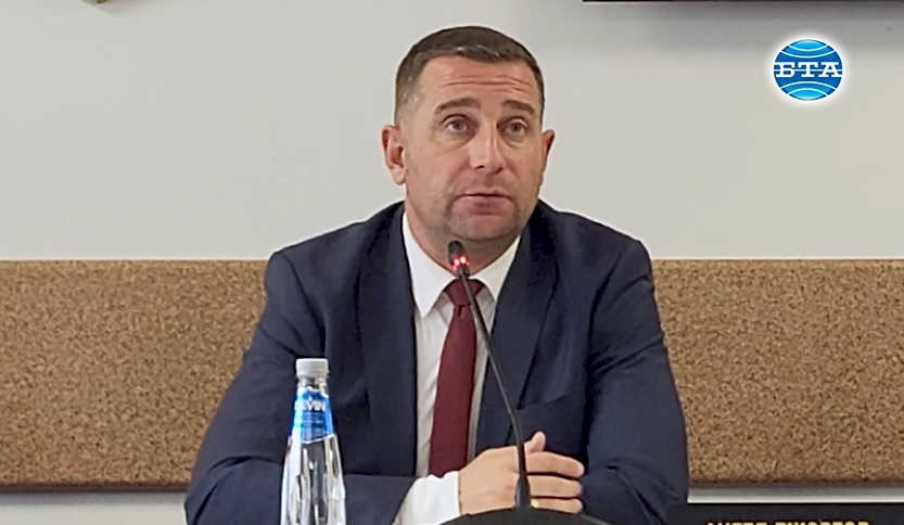 Одобрен е проект за ремонт на покрива на Основно училище „Христо Максимов“ в Самоков, съобщи кметът Ангел Джоргов Одобрен е проект за ремонт на покрива на Основно училище „Христо Максимов“ в Самоков, съобщи кметът Ангел Джоргов