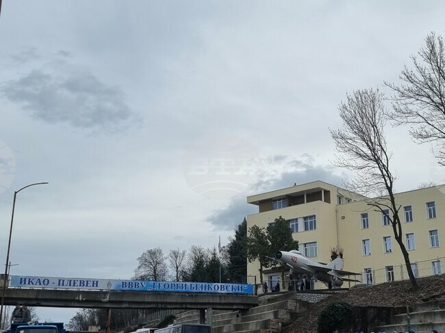 Висшето военновъздушно училище "Георги Бенковски" започна кампания за прием на курсанти за новата учебна година