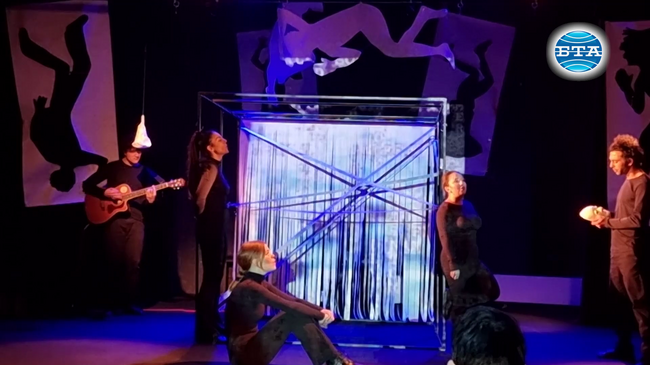 Кукленият театър в Русе представя премиерно поетично-визуалния спектакъл "Сонетът"