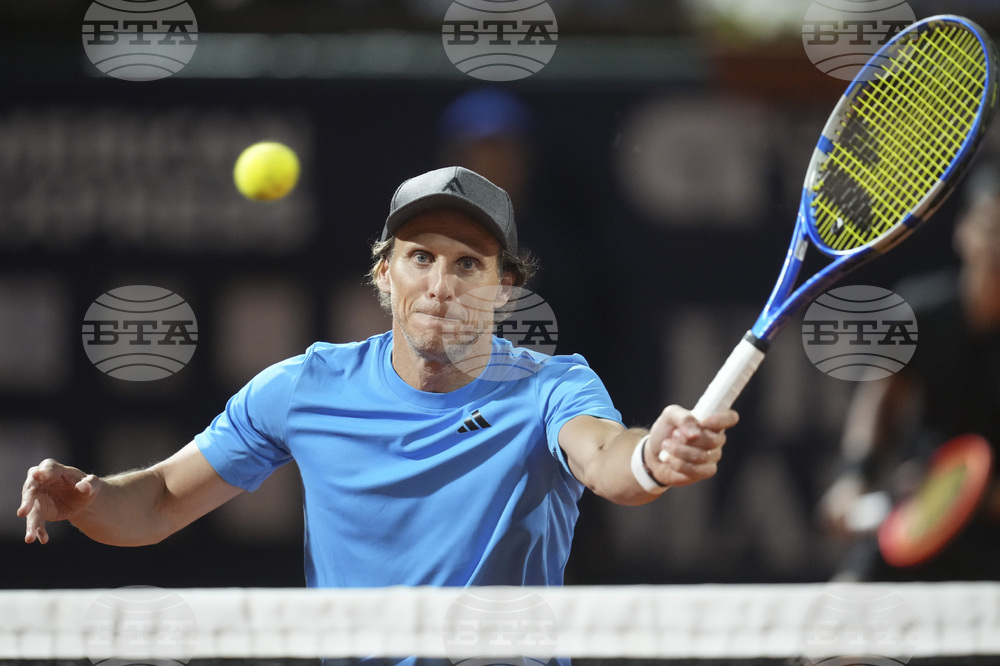 Диего Форлан стартира със загуба тенис кариерата си на двойки на "Чалънджър" в Монтевидео