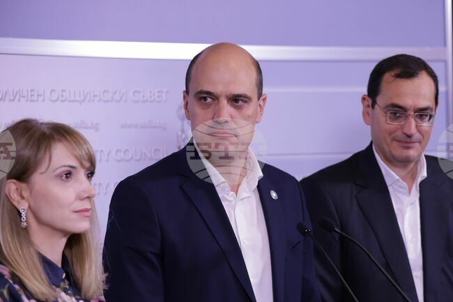 Администрацията на Столична община не е нито от безгрешни, нито от истински професионалисти, казаха от групата на ИТН