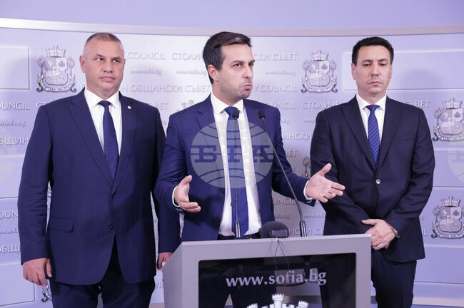 Мина една година, в която в София нищо не се промени, дори стана по-зле, каза общинският съветник от "Възраждане" Деян Николов