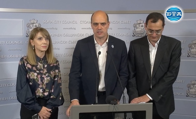 Администрацията на Столична община не е нито от безгрешни, нито от истински професионалисти, казаха от групата на ИТН