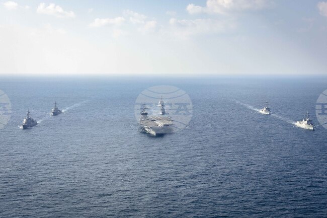 Северна Корея заплаши с "по-настъпателни действия" в отговор на пристигането на американски самолетоносач в Южна Корея