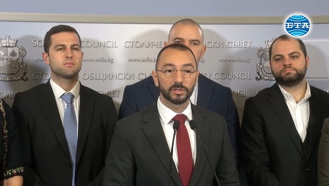 Година по-късно София е по-задръстена, по-мръсна и с по-замърсен въздух, заяви Димитър Вучев от групата на ГЕРБ-СДС в Столичния общински съвет