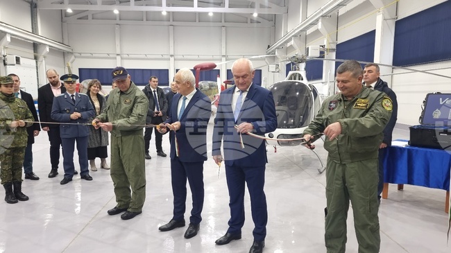 Във ВВВУ "Георги Бенковски" представиха система за виртуална реалност за обучение на самолетите F-16 и два нови хеликоптера 