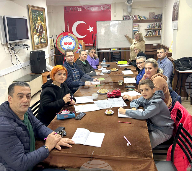 В Истанбулския квартал Авджълар отново залягат над българското четмо и писмо