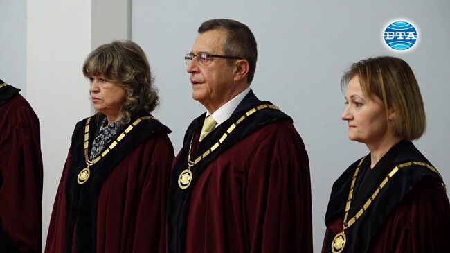 Д-р Невин Фети, проф. Сашо Пенов и Галина Тонева положиха клетва като конституционни съдии на официална церемония