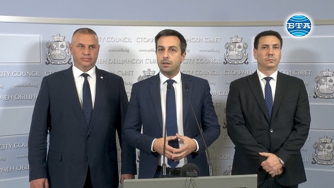 Мина една година, в която в София нищо не се промени, дори стана по-зле, каза общинският съветник от "Възраждане" Деян Николов