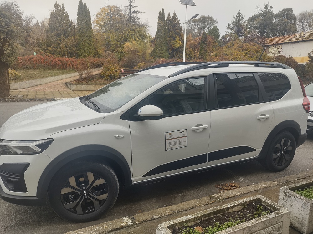 За предоставяне на услуги в домашна среда Община Антоново закупи нов лек автомобил