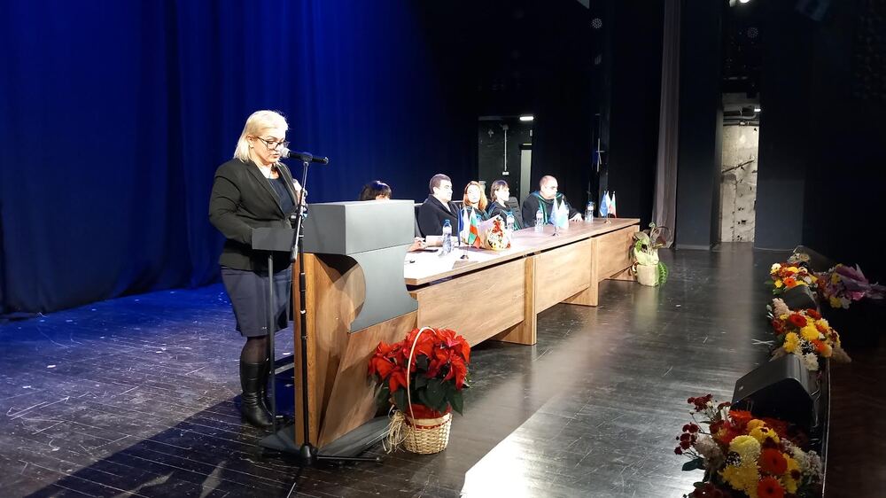 Зам.-кметът Павлина Делчева към абсолвенти медици: Упражнявайте от сърце избраните достойни професии