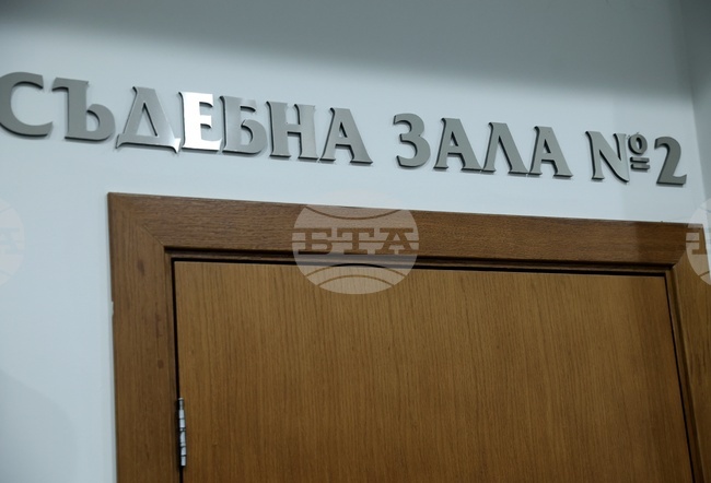 Софийският районен съд решава дали да остави в ареста трима младежи, обвинени за хулиганство