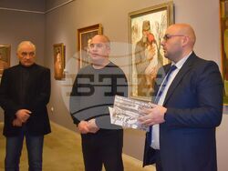 Снимка: Община Разград - Председателят на Общински съвет-Разград Стоян Ненчев и заместник-кметът Добрин Добрев присъстваха на откриването на изложба под надслов „145 години след войната” в ХГ”Проф. Илия Петров”. 