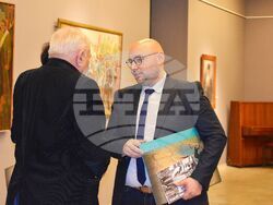 Снимка: Община Разград - Председателят на Общински съвет-Разград Стоян Ненчев и заместник-кметът Добрин Добрев присъстваха на откриването на изложба под надслов „145 години след войната” в ХГ”Проф. Илия Петров”. 