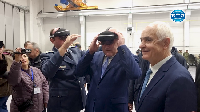 Във ВВВУ "Георги Бенковски" представиха система за виртуална реалност за обучение на самолетите F-16 и два нови хеликоптера