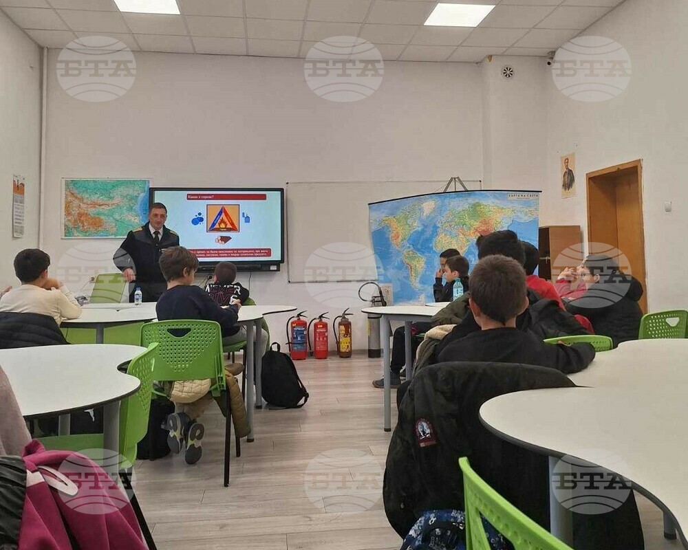 Ученици от Велики Преслав научиха какви са правилата за поведение при пожар в рамките на „Детско полицейско управление“