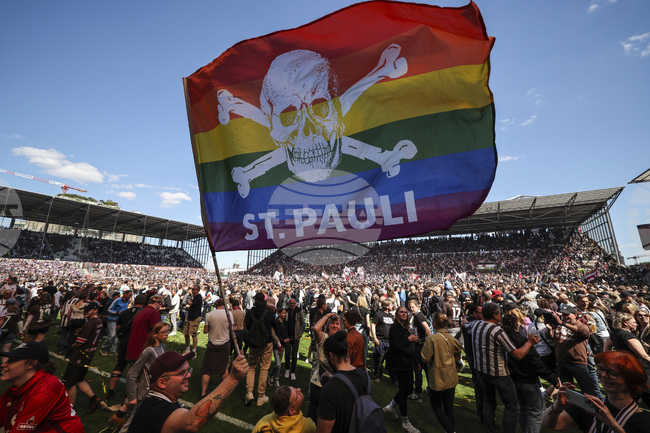 Химнът на Санкт Паули няма да бъде изпълняван повече на стадиона заради нацисткото минало на автора му