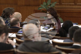 Парламент - заседание - Десислава Атанасова