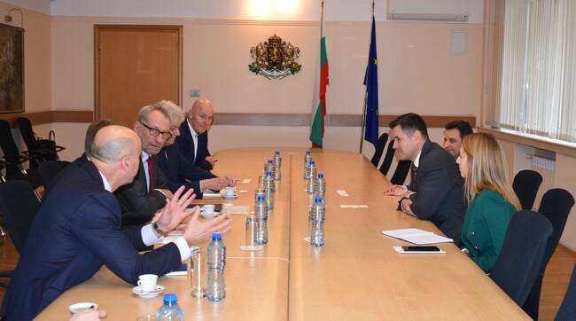 Министерство на икономиката и индустрията: България и Германия ще си партнират в разработването на програми за дуално обучение