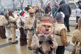 Перник - „Сурвакариада“ - младежко маскарадно дефиле