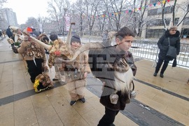 Перник - „Сурвакариада“ - младежко маскарадно дефиле