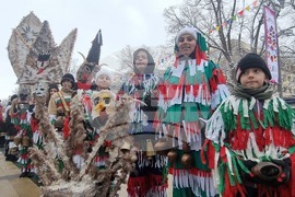 Перник - „Сурвакариада“ - младежко маскарадно дефиле