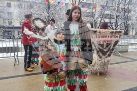 Перник - „Сурвакариада“ - младежко маскарадно дефиле