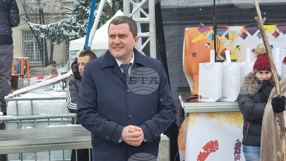 Перник - „Сурвакариада“ - младежко маскарадно дефиле