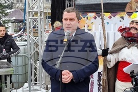 Перник - „Сурвакариада“ - младежко маскарадно дефиле