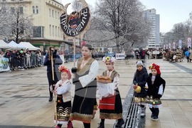 Перник - „Сурвакариада“ - младежко маскарадно дефиле