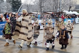 Перник - „Сурвакариада“ - младежко маскарадно дефиле
