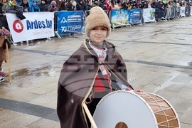 Перник - „Сурвакариада“ - младежко маскарадно дефиле
